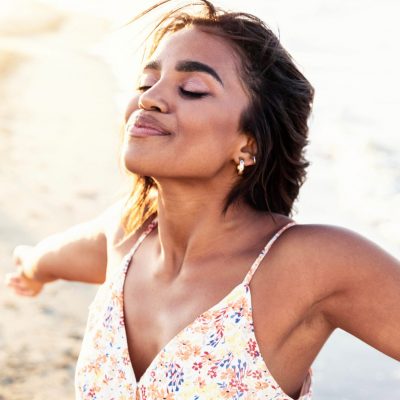 Free happy woman with open arms enjoying nature - Joyful black girl outdoors  breathing fresh air - Enjoyment, freedom, happiness and mental health concept